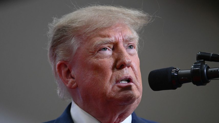 Após derrota de Flávio, Trump diz que eleição no Brasil pareceu "fraudada"