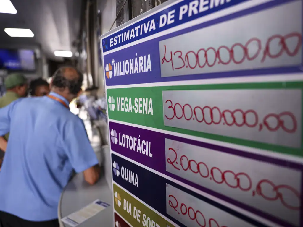 Com prêmio de R$ 150 mi, sorteio da Mega-Sena é adiado para quarta (14)
