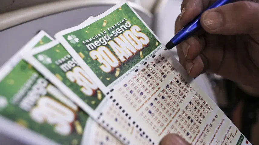 Mega-Sena de R$ 100 milhões: veja números sorteados nesta quinta-feira (8)