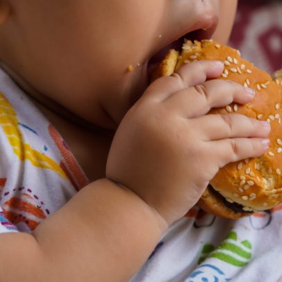 OMS lança guia para combater obesidade em crianças e adolescentes