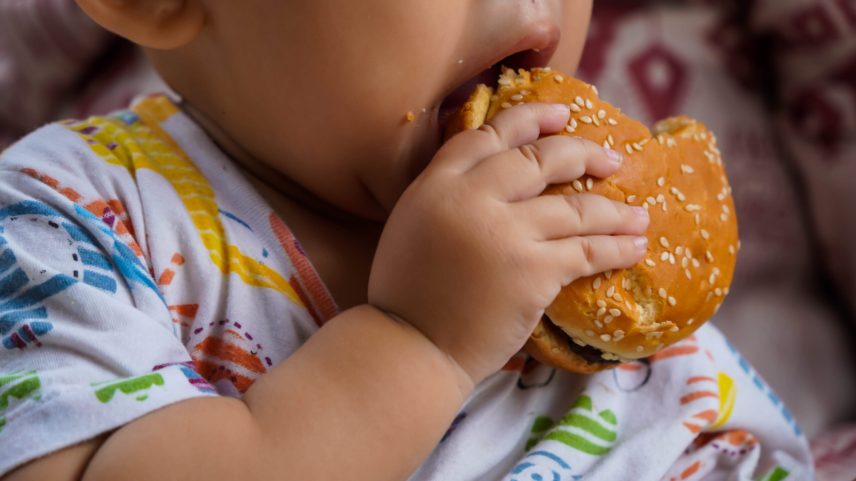 OMS lança guia para combater obesidade em crianças e adolescentes