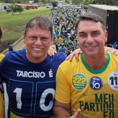Com Tarcísio, Flávio encerra campanha no interior de SP prometendo fim da reeleição