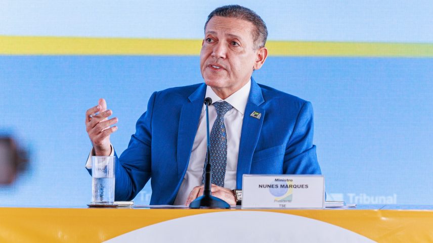 Presidente do TSE afirma não ter havido indícios de interferência estrangeira