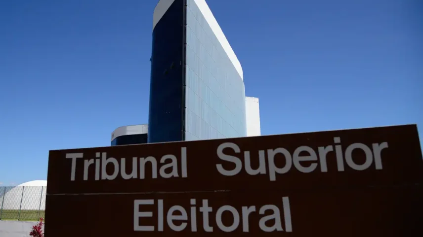 TSE avalia suspender canais políticos no WhatsApp na reta final da eleição