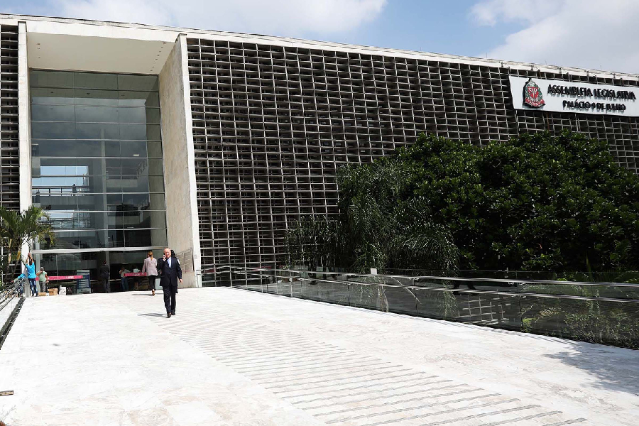 Oposição quer investigação contra servidores da Fazenda (Foto: Renato S. Cerqueira/Futura Press)