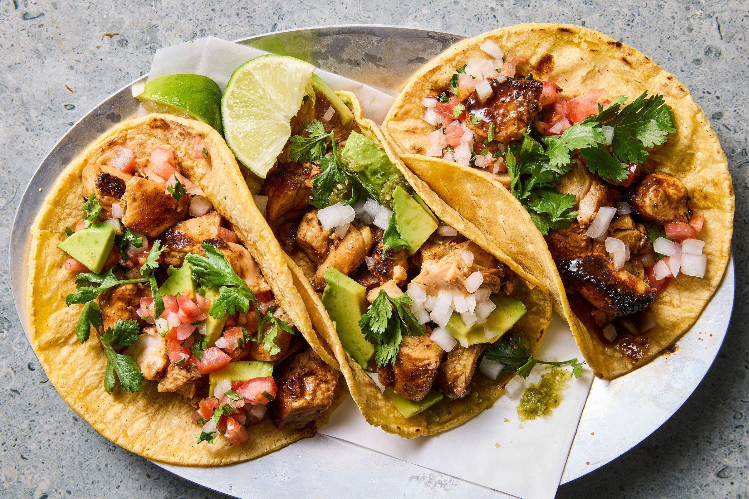 Aprenda a preparar tacos de frango com molho apimentado de forma simples Tacos de frango (Foto: Christopher Testani /The New York Times)