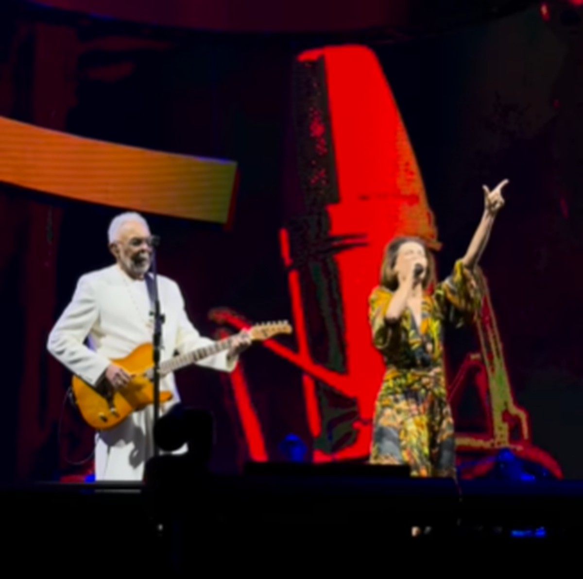 Marjorie Estiano brilha em show de Gilberto Gil e recebe elogios de famosos Gilberto Gil e Marjorie Estiano (Foto: Reprodução Instagram)