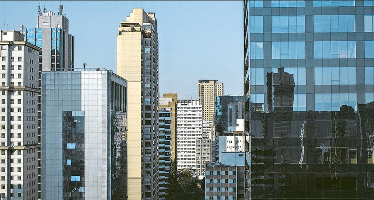 Ocupação de escritórios cresce em São Paulo e recua no Rio de Janeiro no 2º tri Prédios da Faria Lima, em SP — Foto: Victor Moriyama/Bloomberg