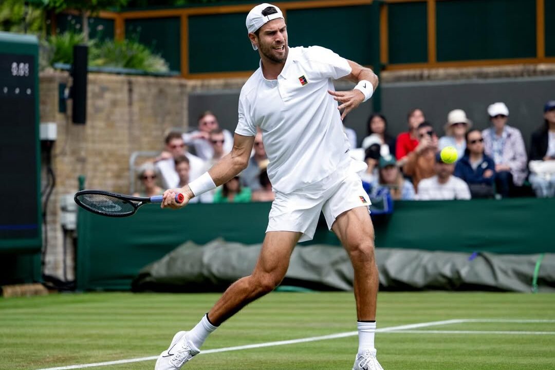 Khachanov avança às oitavas de final após vitória em emocionante duelo de cinco sets Foto: Reprodução