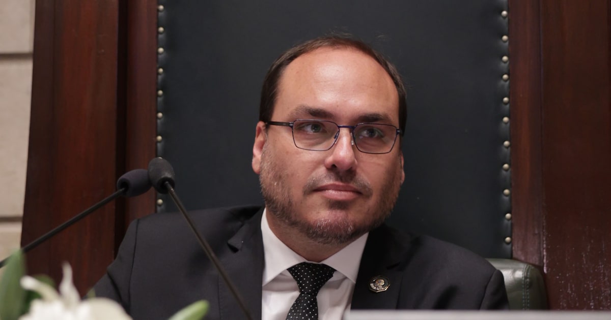 Carlos e Eduardo Bolsonaro depõem sobre críticas a Alexandre de Moraes Eduardo e Carlos Bolsonaro, filhos do presidente Jair Bolsonaro (Foto: Dida Sampaio/Estadão)