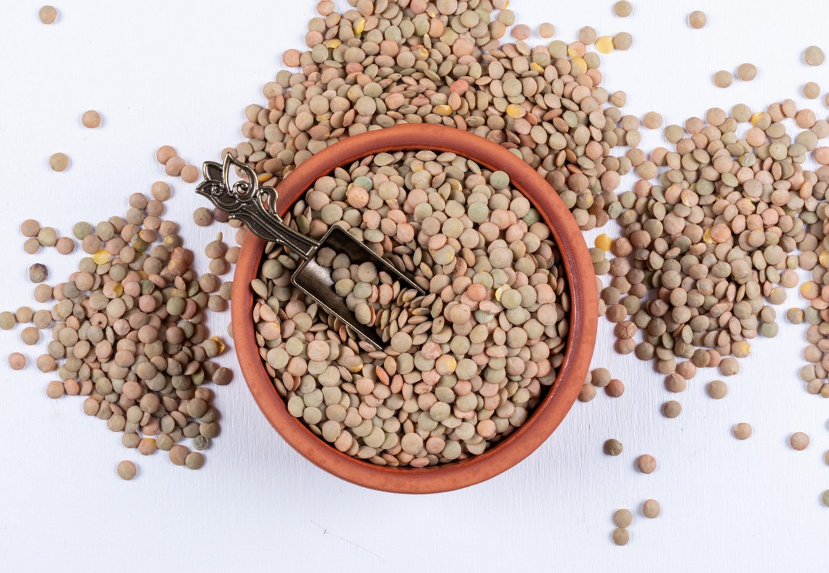 Lentilhas: descubra como potencializar o ferro e os benefícios para a saúde As lentilhas são um alimento completo, nutritivo e versátil — Foto: Freepik