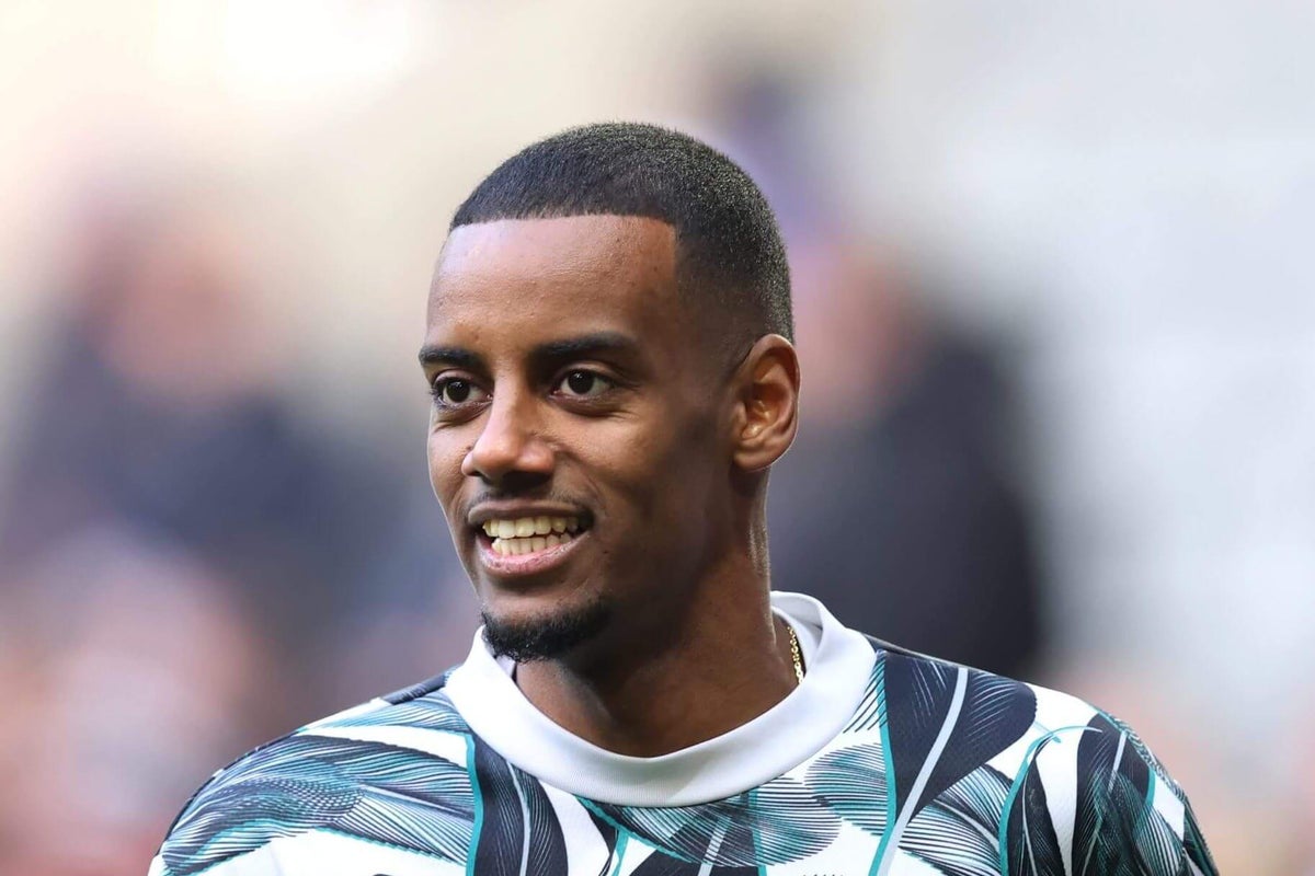 Liverpool faz proposta de R$ 893 mi para contratar Isak do Newcastle