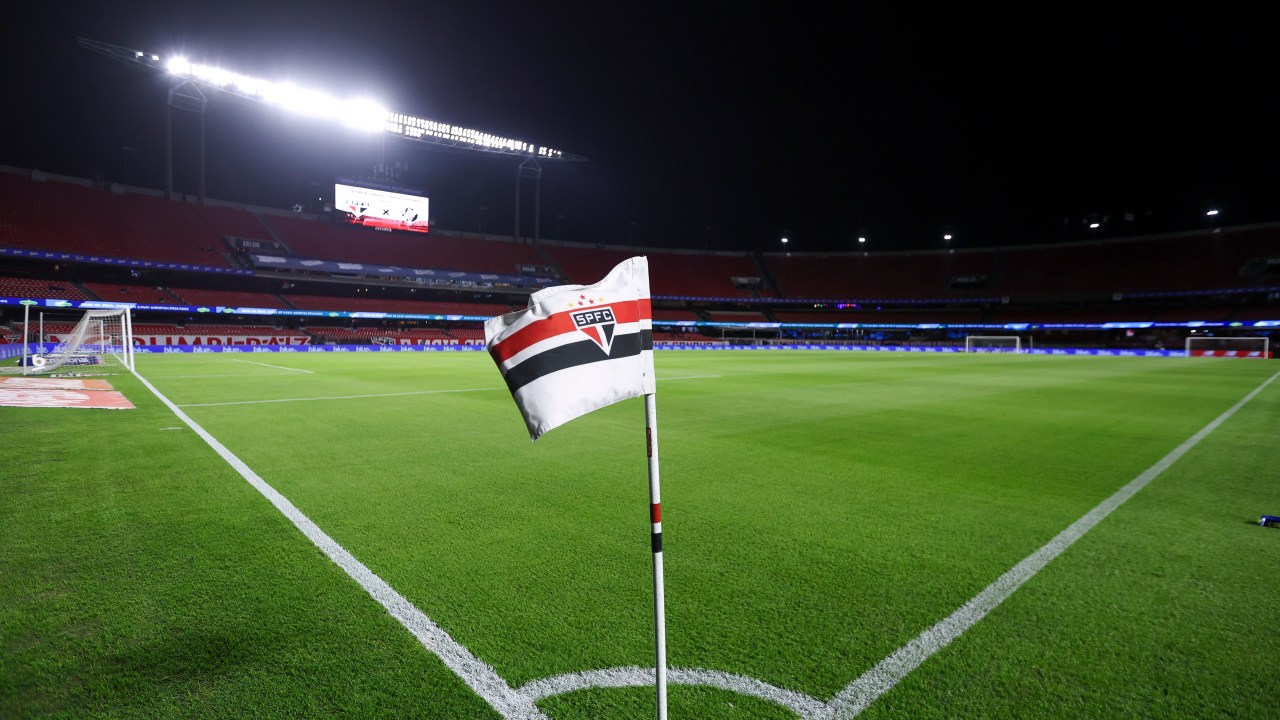 São Paulo e Corinthians se enfrentam hoje; veja onde assistir e as escalações Estádio Morumbi é o palco do clássico entre São Paulo e Corinthians (Foto: Ricardo Moreira/Getty Images)