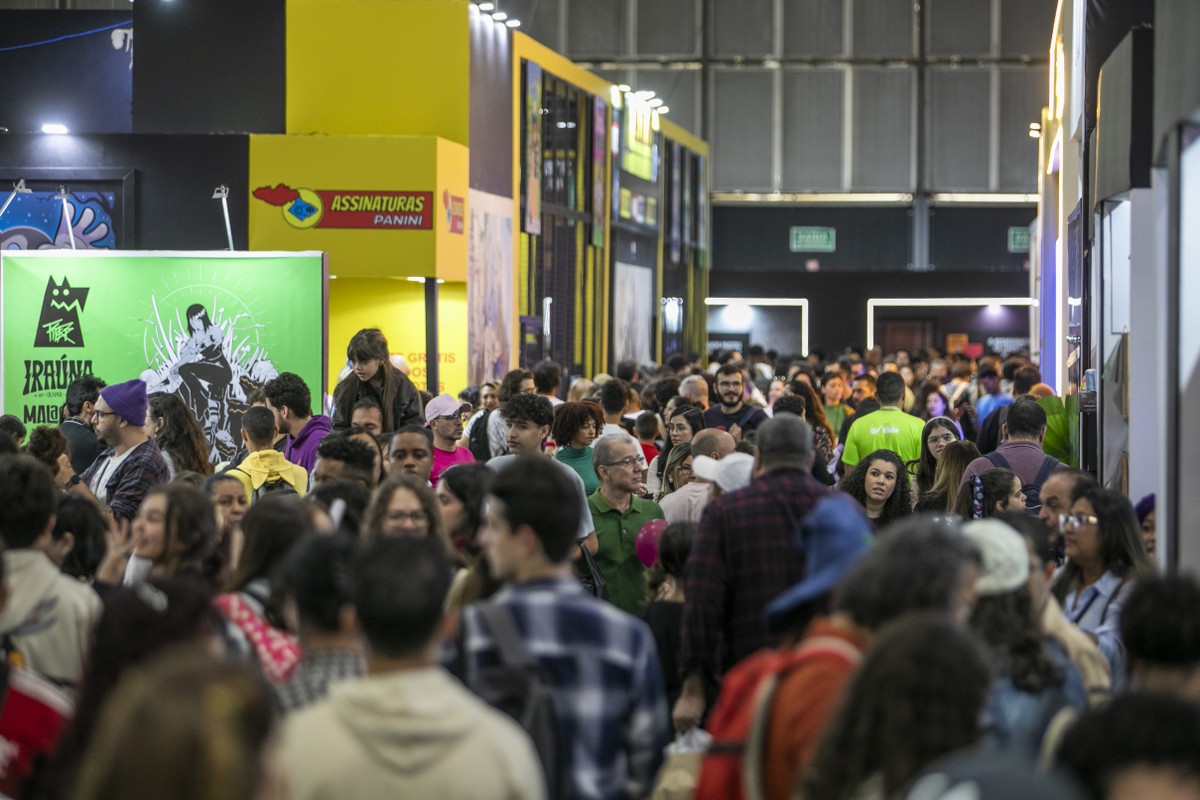 Bienal do Livro do Rio registra crescimento em público e vendas de livros Público lota um dos corredores da Bienal do Livro, em 2025 (Foto: Guito Moreto/Agência O Globo)