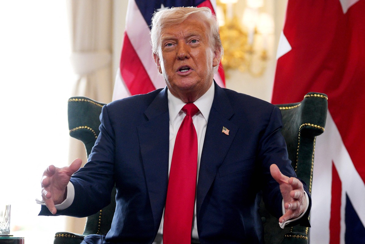 STF considera sanções dos EUA como ataque e planeja resposta à Lei Magnitsky Presidente dos EUA, Donald Trump, em entrevista coletiva na Escócia (Foto: Christopher Furlong / POOL / AFP)