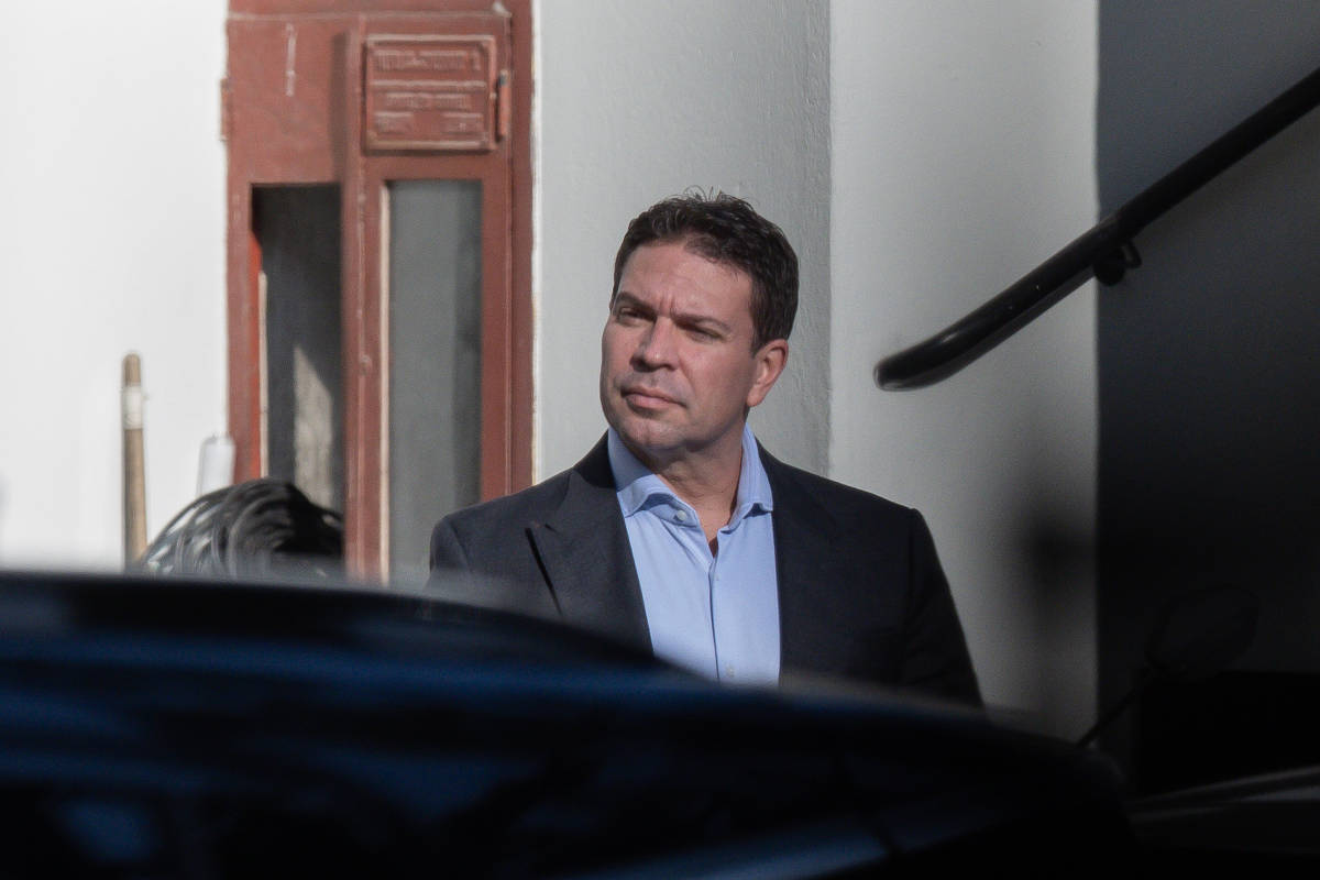 Polícia Federal investiga 'Abin paralela' por espionagem a sindicalistas da Eletrobras Deputado federal Alexandre Ramagem (PL-RJ) chega para prestar depoimento na sede da Polícia Federal no inquérito da suposta 'Abin paralela' (Foto: Eduardo Anizelli/Folhapress)