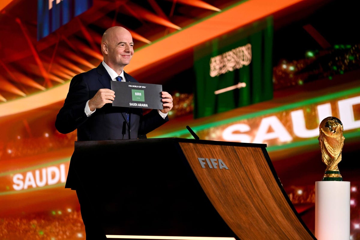 Futebol é perdido para a Arábia Saudita, afirma ex-presidente da FIFA Sepp Blatter Futebol é perdido para a Arábia Saudita, afirma ex-presidente da FIFA Sepp Blatter