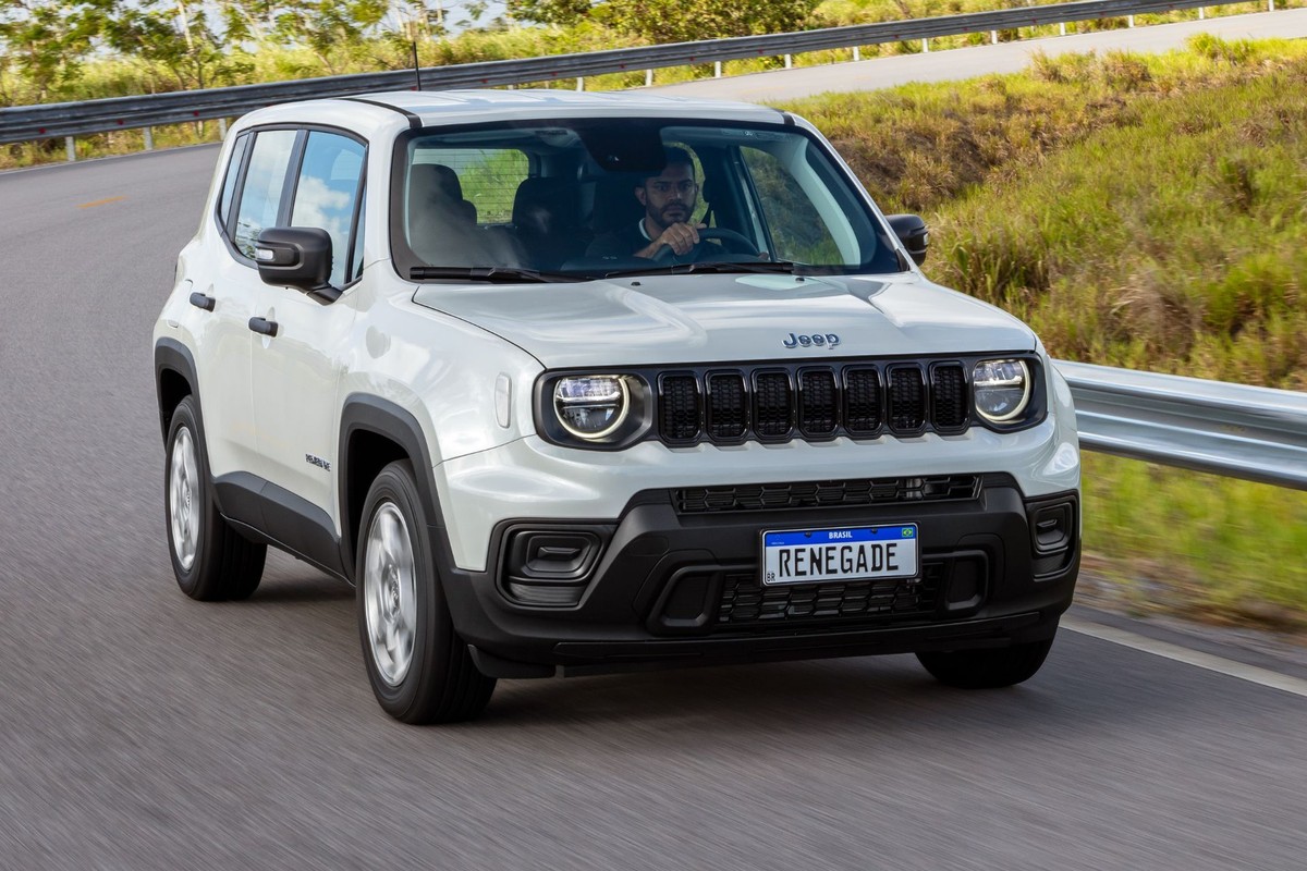 Jeep Renegade completa 10 anos no Brasil com diferença de R$ 65 mil entre versões Jeep Renegade Sport 2026 — Foto: Divulgação/Jeep