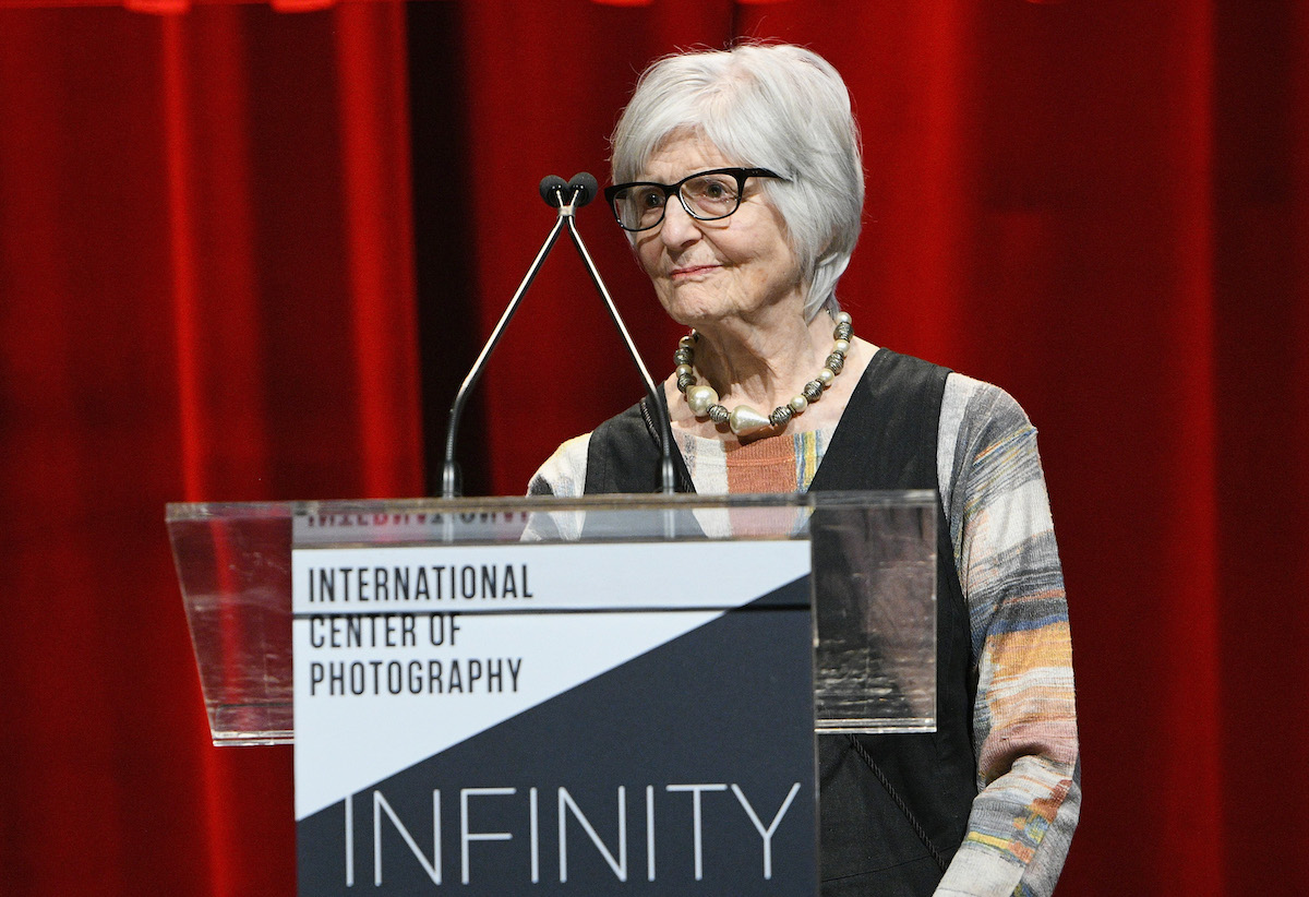 Morre Rosalind Fox Solomon, fotógrafa que retratou alienação e racismo Rosalind Fox Solomon, 2019. (Foto: Getty Images for International Center of Photography)