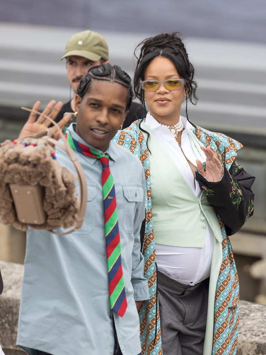 Famosos prestigiam estreia de Jonathan Anderson na Dior com estilo e glamour Rihanna e ASAP Rocky (Foto: Getty Images)