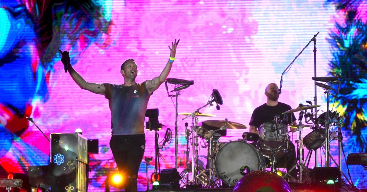 CEO de empresa se demite após ser flagrado com diretora em show do Coldplay Coldplay: show da banda em Boston gerou caso de alcance global sobre limites das relações entre funcionários de uma mesma empresa (Foto: Mauro Pimentel/AFP/Getty Images)