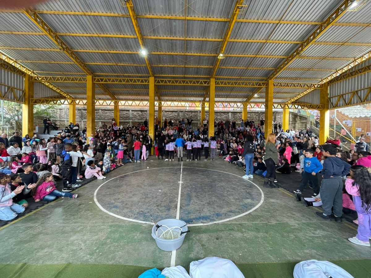 Quatro escolas brasileiras disputam prêmio de melhores do mundo em educação Quadra da Escola Municipal de Ensino Fundamental Saint-Hilaire, em Porto Alegre (Foto: Divulgação/World's Best School Prizes 2025)