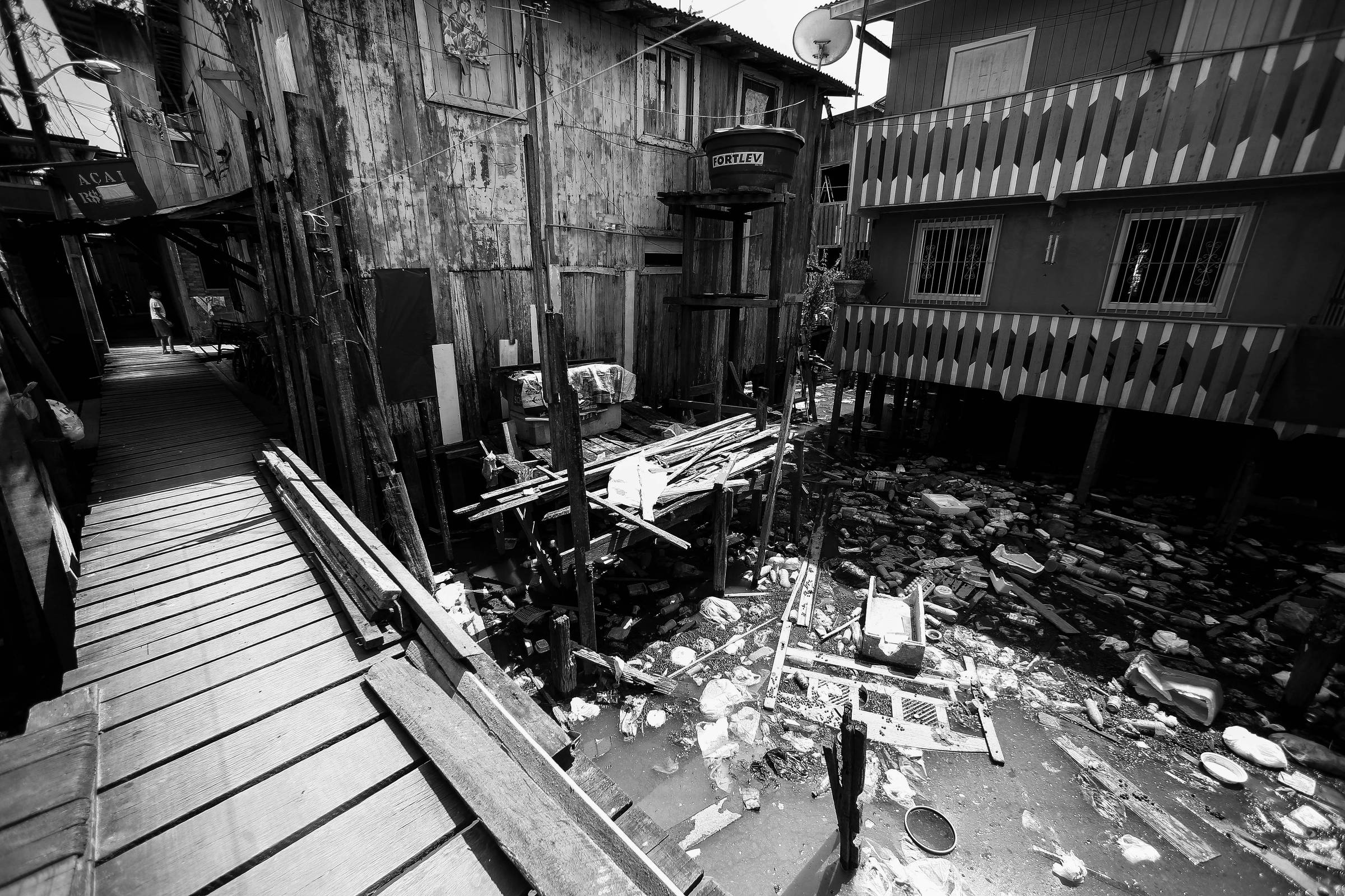 Palafitas sem coleta de esgoto, em Belém (PA) (Foto: Pedro Ladeira - 11.set.19/Folhapress)