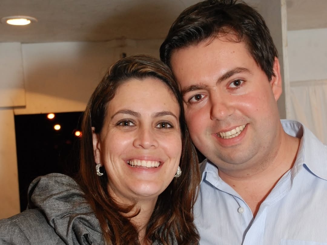 Fernanda Morales Teixeira Barroso e o marido, Hércules, em foto publicada nas redes em 2012 (Foto: Reprodução/Redes Sociais)