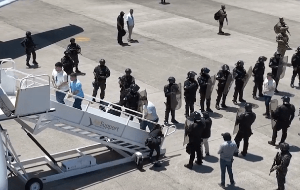 Imigrantes detidos em prisão de segurança máxima em El Salvador retornarão para a Venezuela. 18/09/2025 (Foto: Nayib Bukele/Twitter)