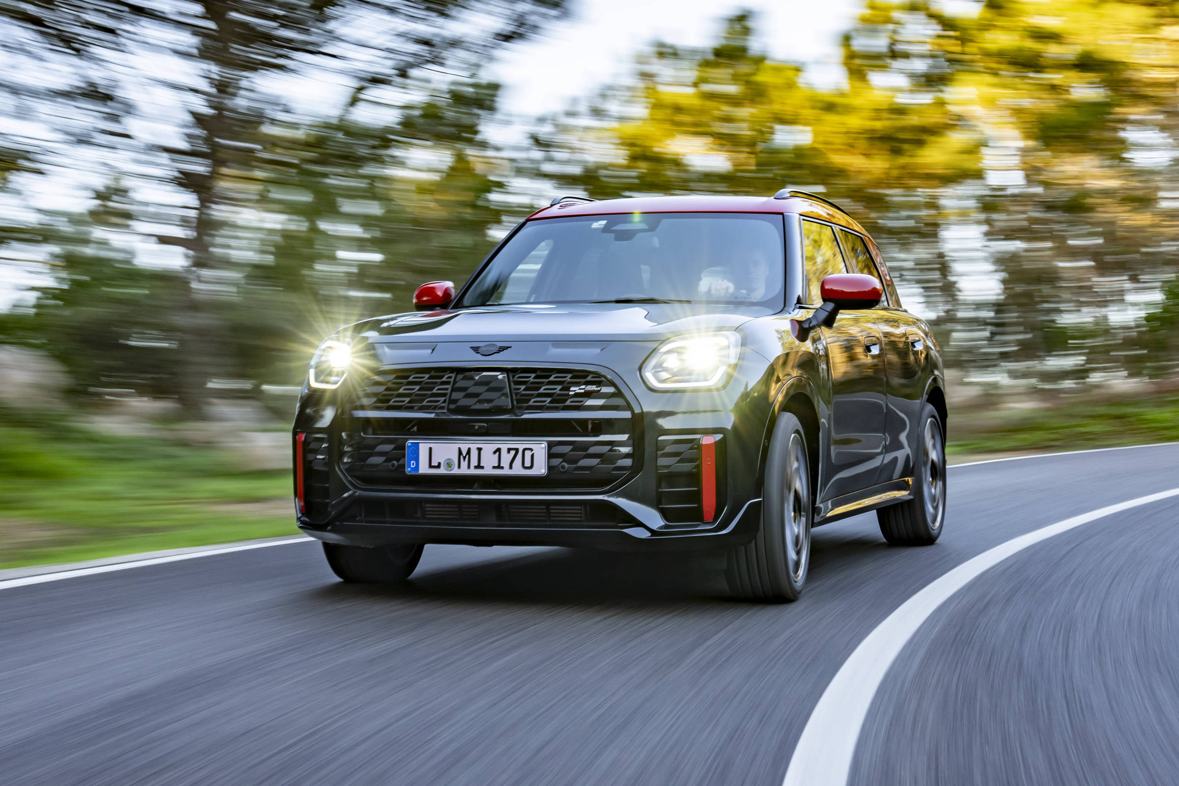 Mini Countryman surpreende com tamanho e pode ter nome alterado Terceira geração do Mini Countryman JCW chega ao Brasil como linha 2025 (Foto: Bernhard Filser/Divulgação)