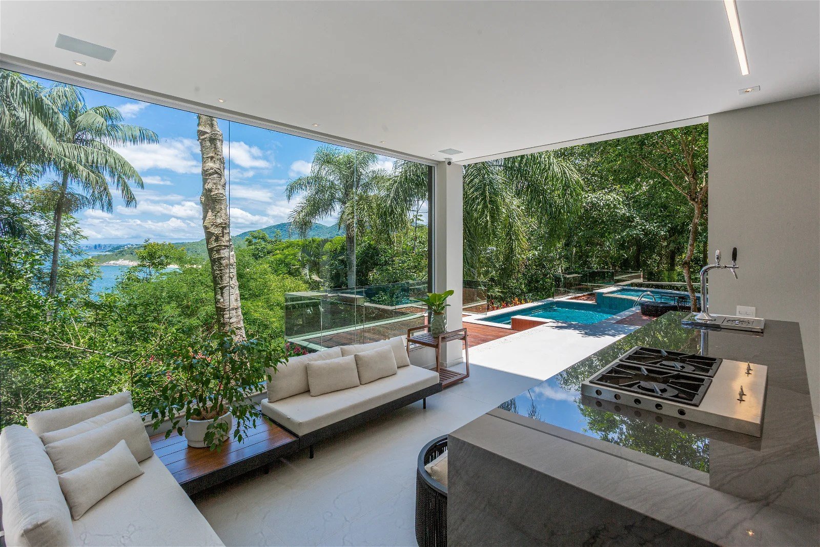 Tendências de decoração para 2025 prometem transformar as casas modernas Design biofílico: conceito integra elementos naturais e materiais reciclados nos projetos. (Foto: Divulgação)