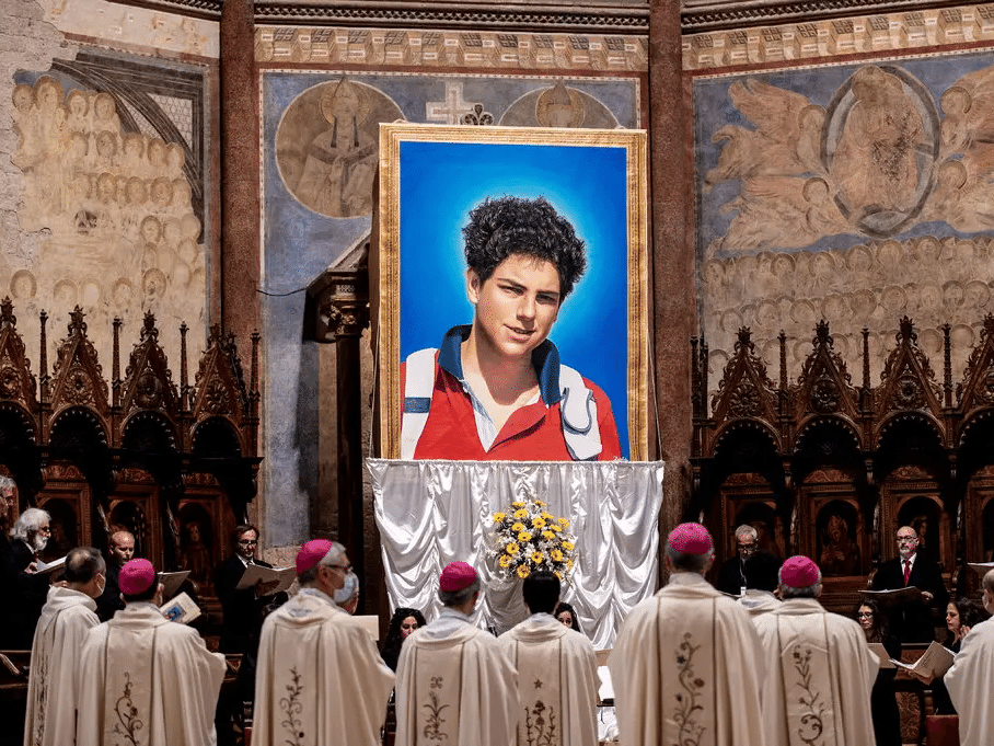 Acutis morreu aos 15 anos. Ele colaborou para a documentação e disseminação de milagres (Foto: Reprodução/Vaticano)
