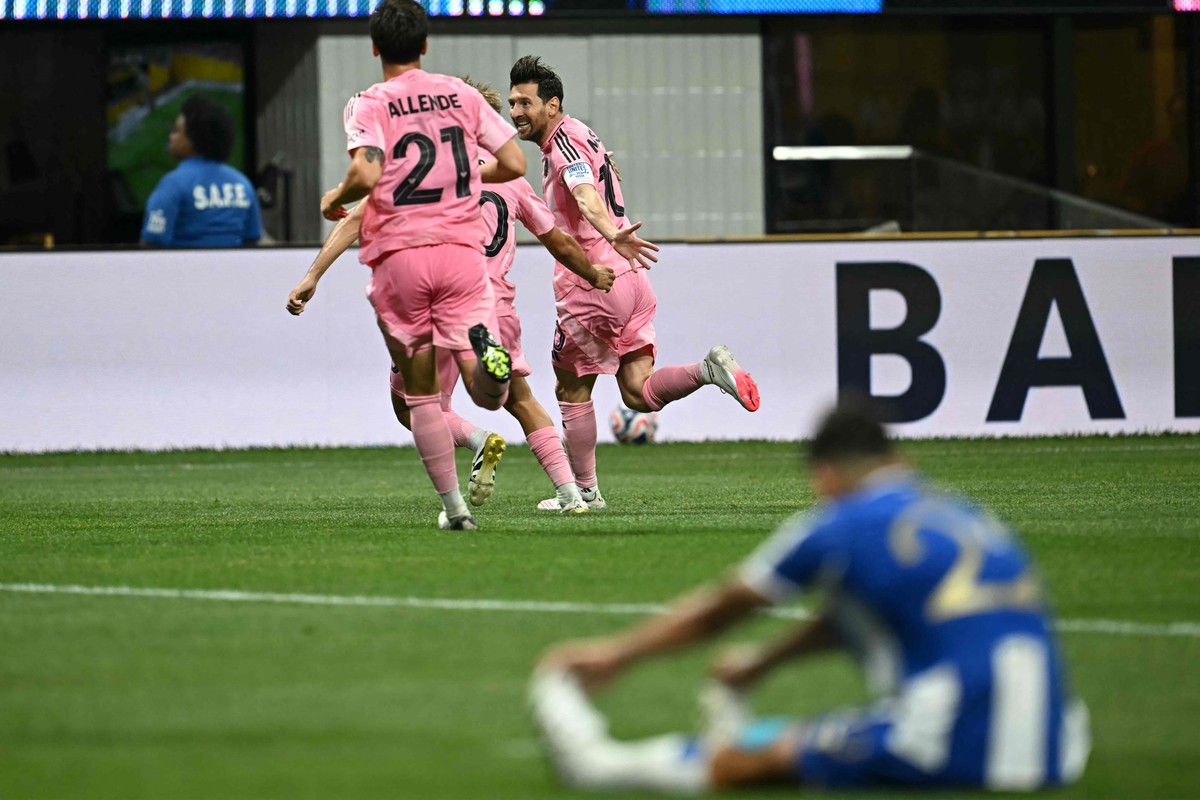 Inter Miami derrota Porto e quebra jejum de 13 anos de vitórias europeias em Mundiais Jogadores do Inter Miami festejam o gol de Messi que deu a vitória sobre o Porto na Copa de Clubes (Foto: Paul Ellis/AFP)