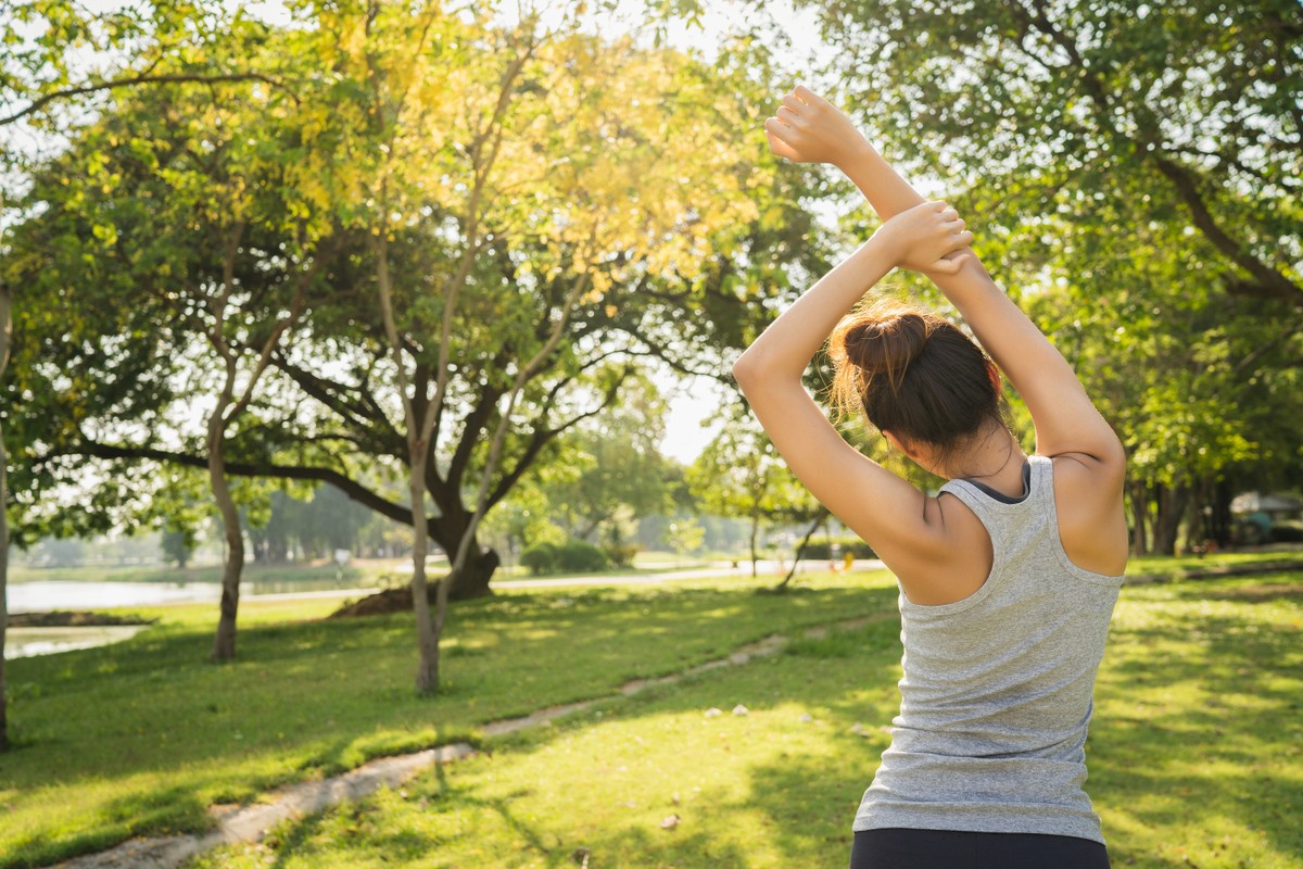 Mudança de mentalidade pode diminuir risco de demência precoce, aponta estudo Manter uma atitude positiva na vida pode reduzir o risco de perda de memória na meia-idade (Foto: Freepik)