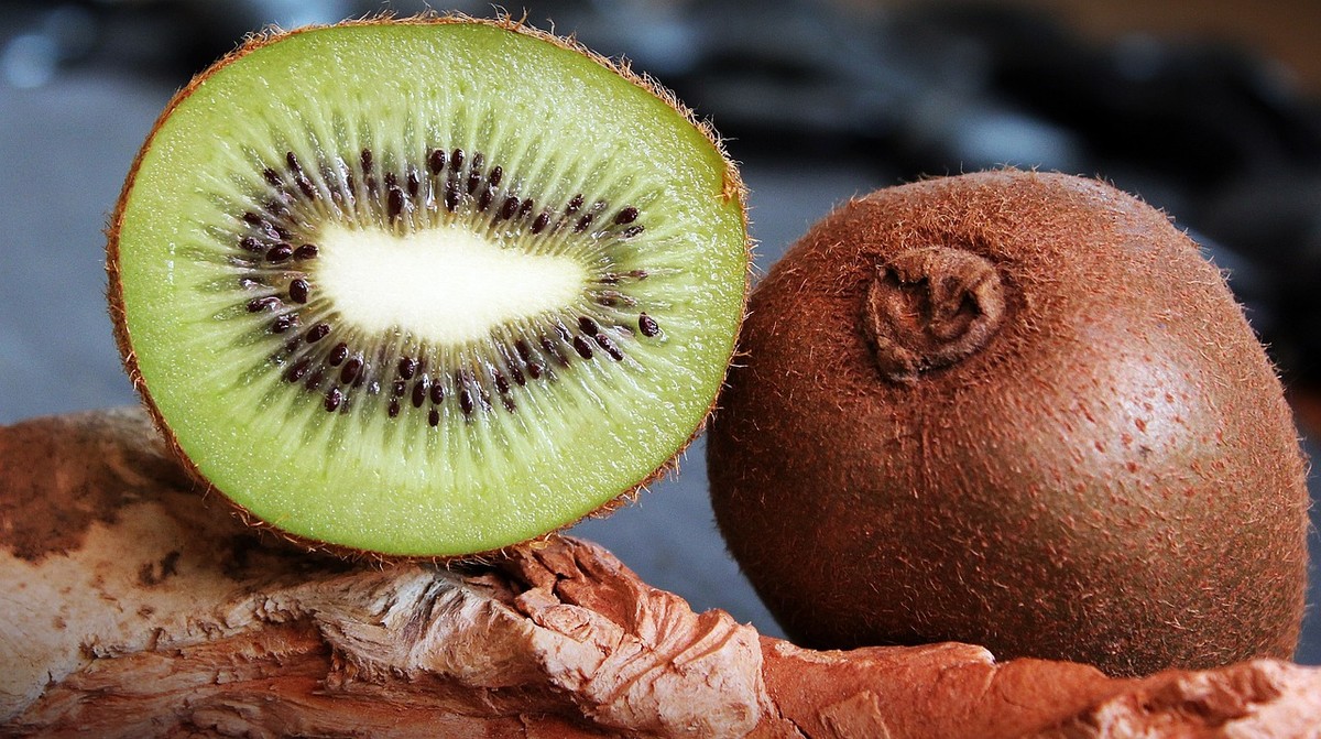 Casca do kiwi tem mais antioxidantes que a polpa da fruta — Foto: Pixabay