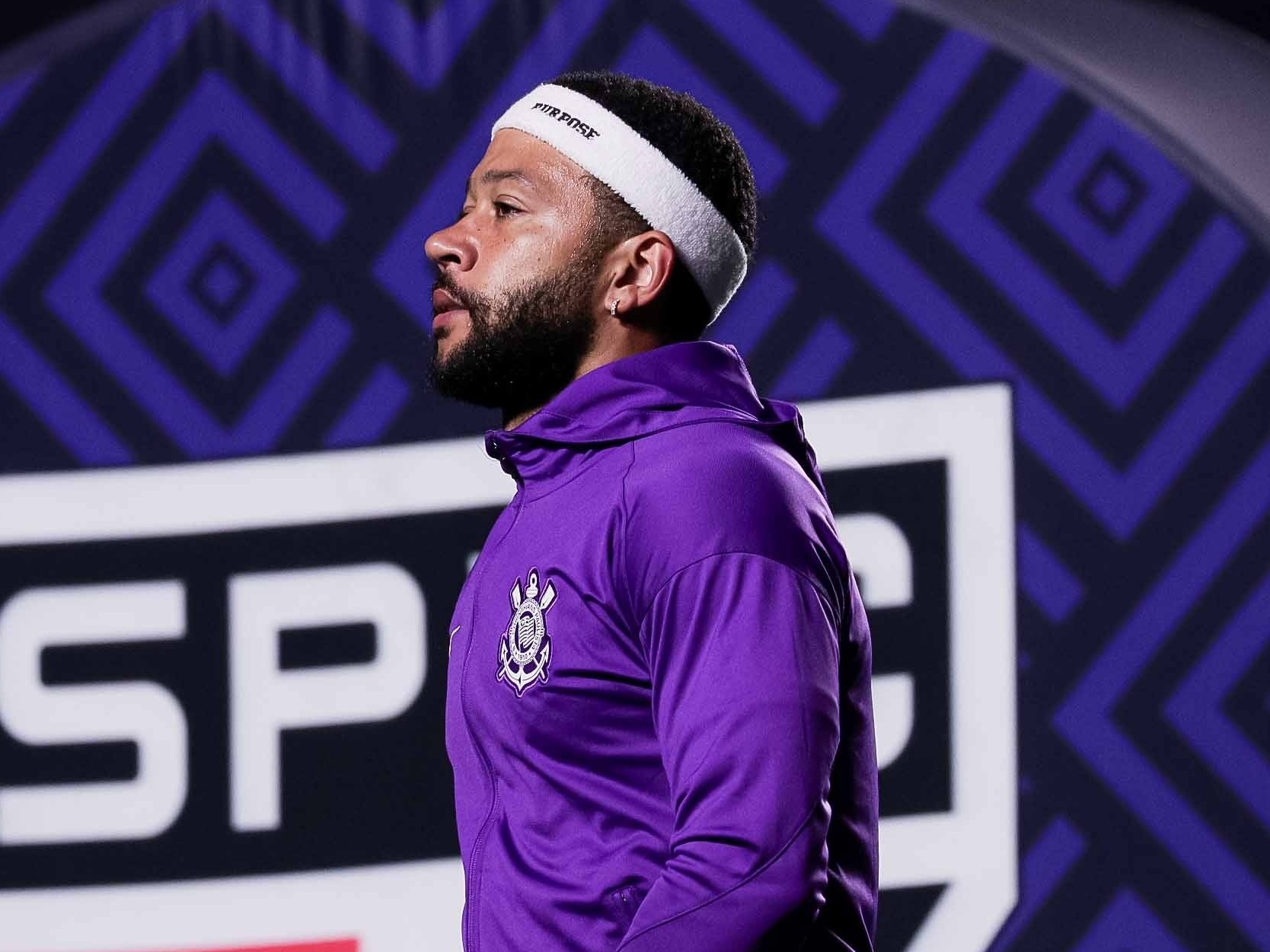 Memphis supera Corinthians e amplia sequência de derrotas em clássicos Memphis Depay, do Corinthians, durante o jogo contra o São Paulo, pelo Campeonato Brasileiro (Foto: Ettore Chiereguini/AGIF)