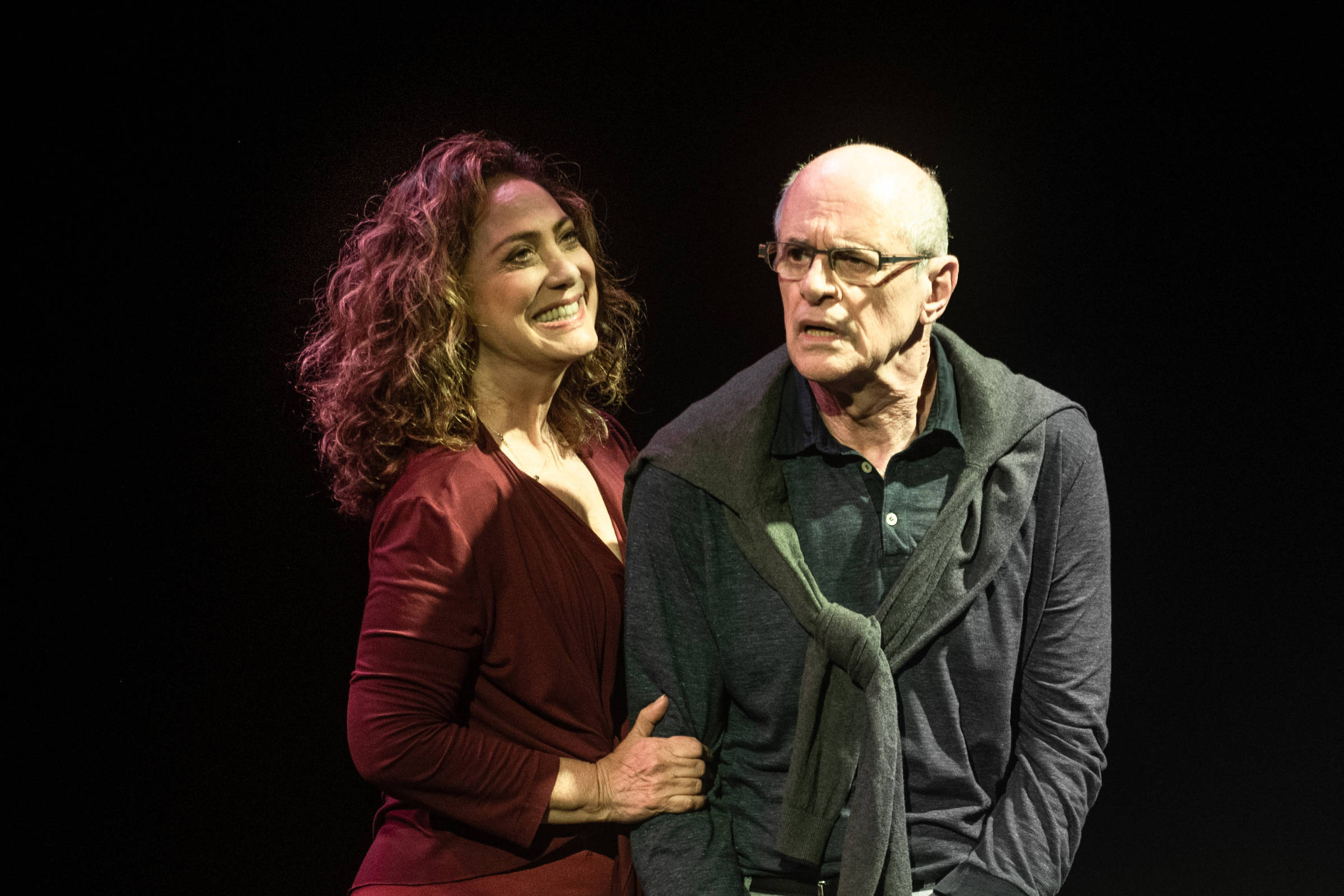 Espetáculo com Marcos Caruso e Eliane Giardini retorna a São Paulo; confira a agenda Eliane Giardini e Marcos Caruso na peça 'Intimidade Indecente' (Foto: Ricardo Brajterman/Divulgação)