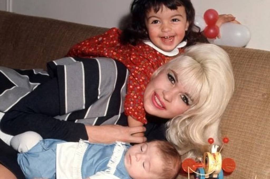 Programação de TV e streaming destaca Jayne Mansfield e Petra Costa nesta sexta-feira Cena do documentário 'Minha Mãe, Jayne', da HBO Max - Divulgação (Foto: Divulgação)