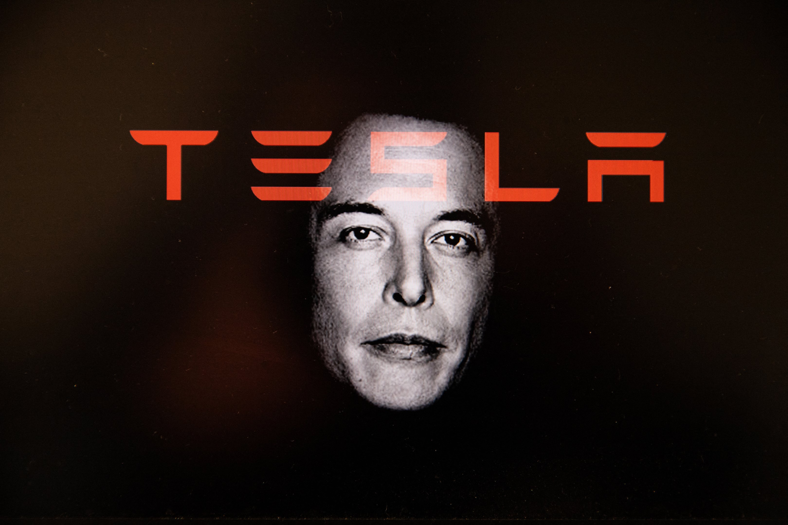 Tesla pode alcançar mercado de US$ 30 trilhões, afirma Elon Musk O plano da Tesla é usar sua capacidade de manufatura avançada e sistemas de inteligência artificial para escalar o projeto dos robôs Optimus (Foto: VINCENT FEURAY / Colaborador/Getty Images)