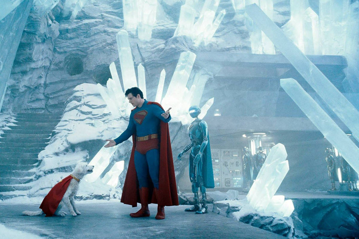 Heróis como o Super-Homem usam cueca por cima do uniforme por uma razão curiosa David Corenswet como Super-Homem em cena do filme 'Superman' (Foto: Warner Bros)