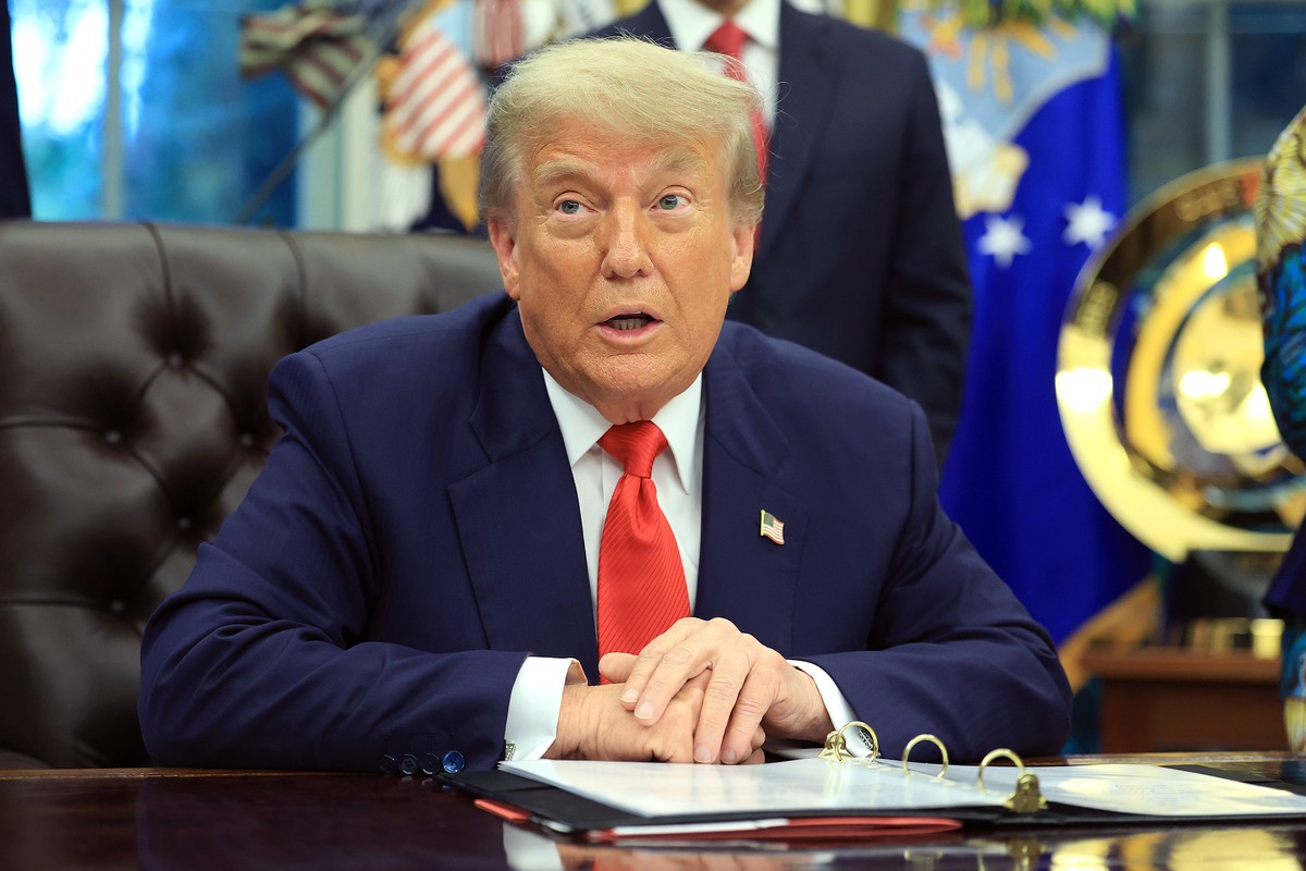 Trump promete nomear presidente do Fed que defenda a redução das taxas Presidente Trump no Salão Oval da Casa Branca (Foto: Bloomberg)