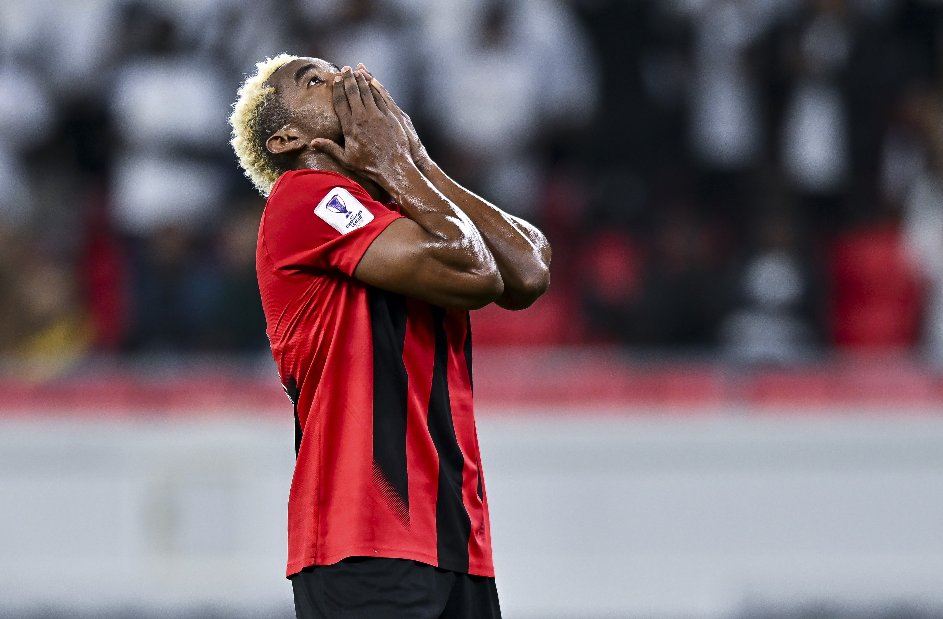 Vasco busca negociar redução salarial com Thiago Mendes, ex-Lyon e São Paulo Foto: Reprodução