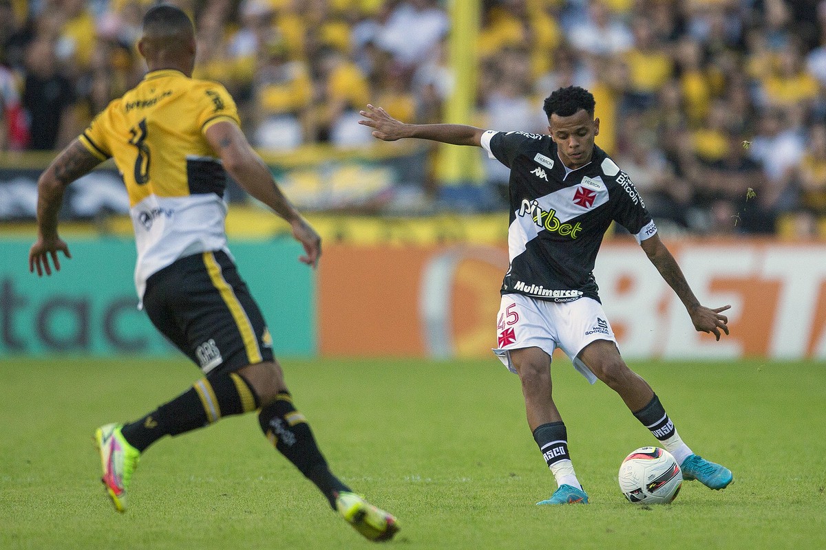 Riquelme em ação pelo Vasco em 2022 (Foto: Daniel Ramalho/Vasco)