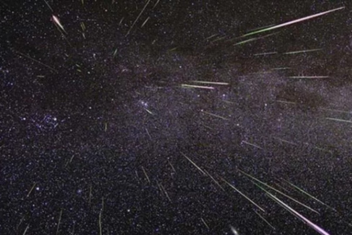Brasil poderá observar duas chuvas de meteoros esta semana; saiba como assistir Chuvas de meteoros estão previstas para acontecer entre esta terça-feira (29) e quinta-feira (31) (Foto: Divulgação)
