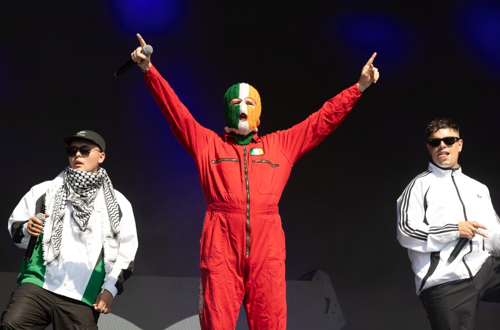 Kneecap não enfrentará acusações criminais após apresentação em Glastonbury