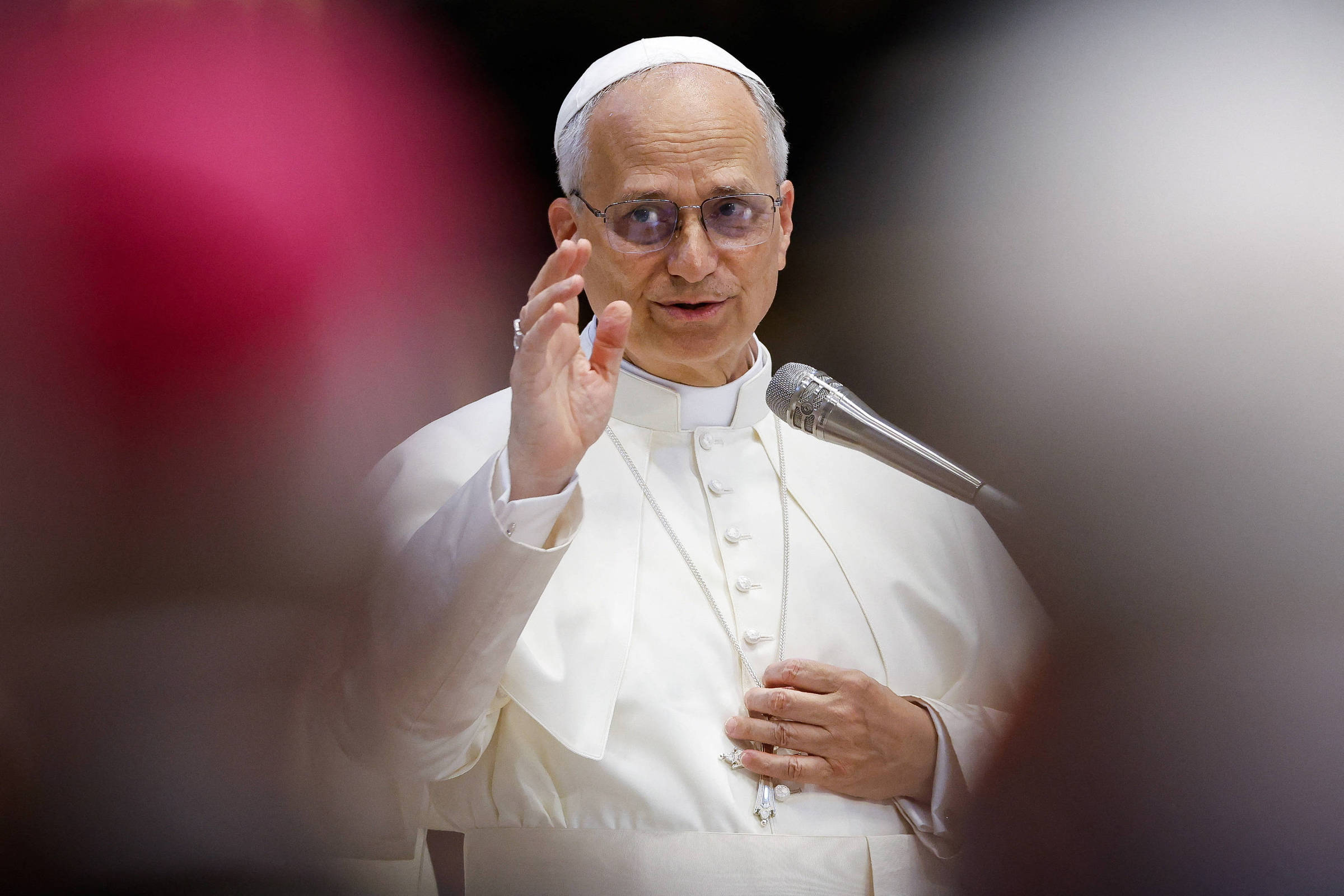 Cardeais de países em desenvolvimento criticam 'capitalismo verde' em mensagem ao papa Papa Leão 14 na basílica de São Pedro, no Vaticano (Foto: Remo Casilli - 25.jun.2025/Reuters)