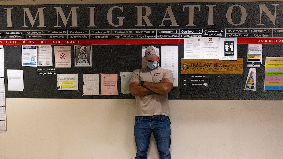 Interior da corte de migração de Nova York. (Foto: Andrew Lichtenstein (Corbis via Getty Images))