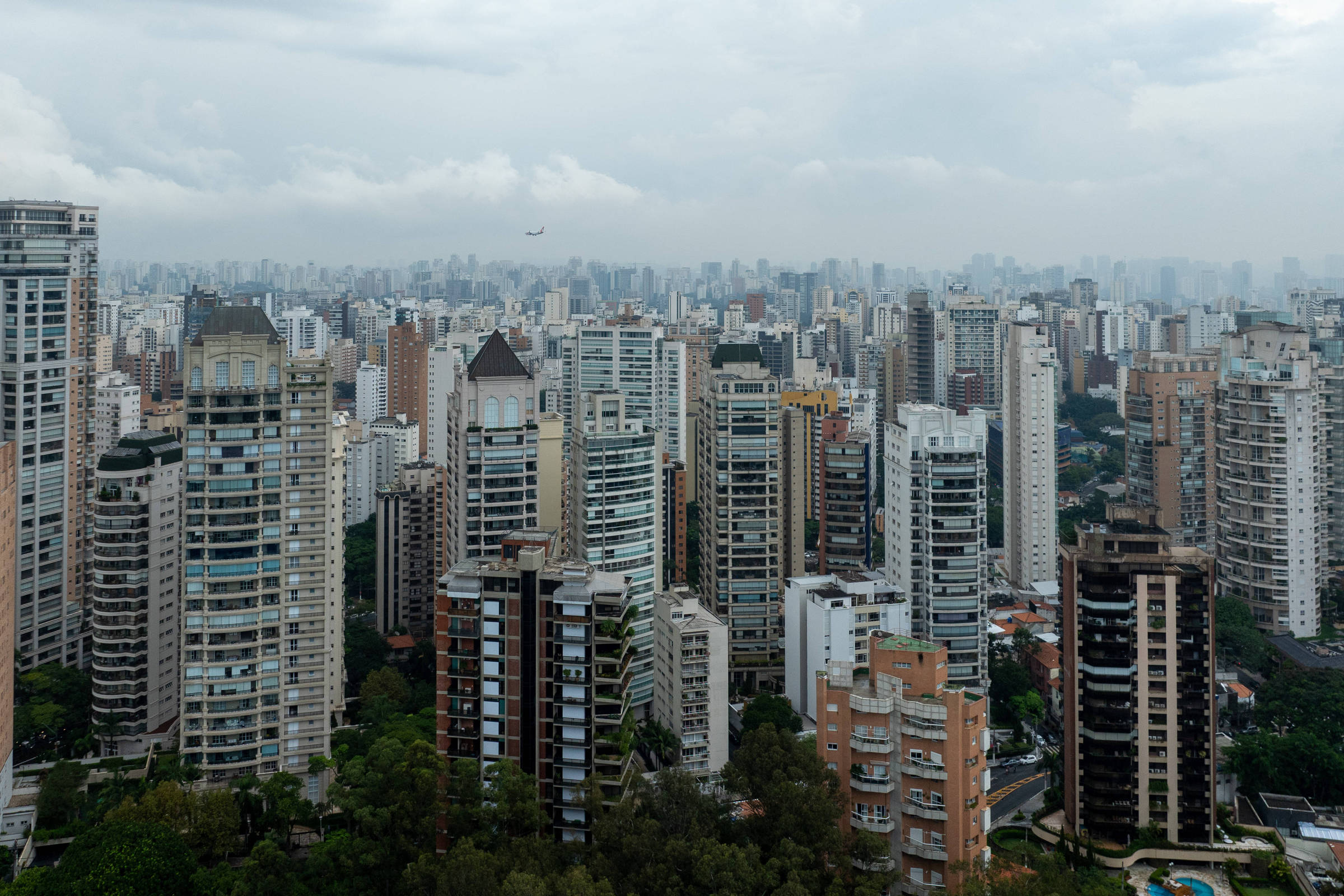 Novo modelo de crédito habitacional altera regras da poupança para facilitar financiamentos Vista aérea do bairro Vila Nova Conceição, em São Paulo (Foto: Danilo Verpa - 14.abr.2024/Folhapress)