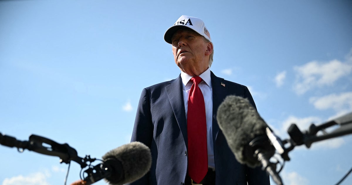 Dólar recua para R$ 5,46 enquanto Ibovespa aguarda decisões sobre tarifas “Qualquer país que se alinhe com as políticas antiamericanas do Brics será cobrado com uma tarifa ADICIONAL de 10%”, disse Trump em um post no Truth Social. (Foto: ANDREW CABALLERO-REYNOLDS)