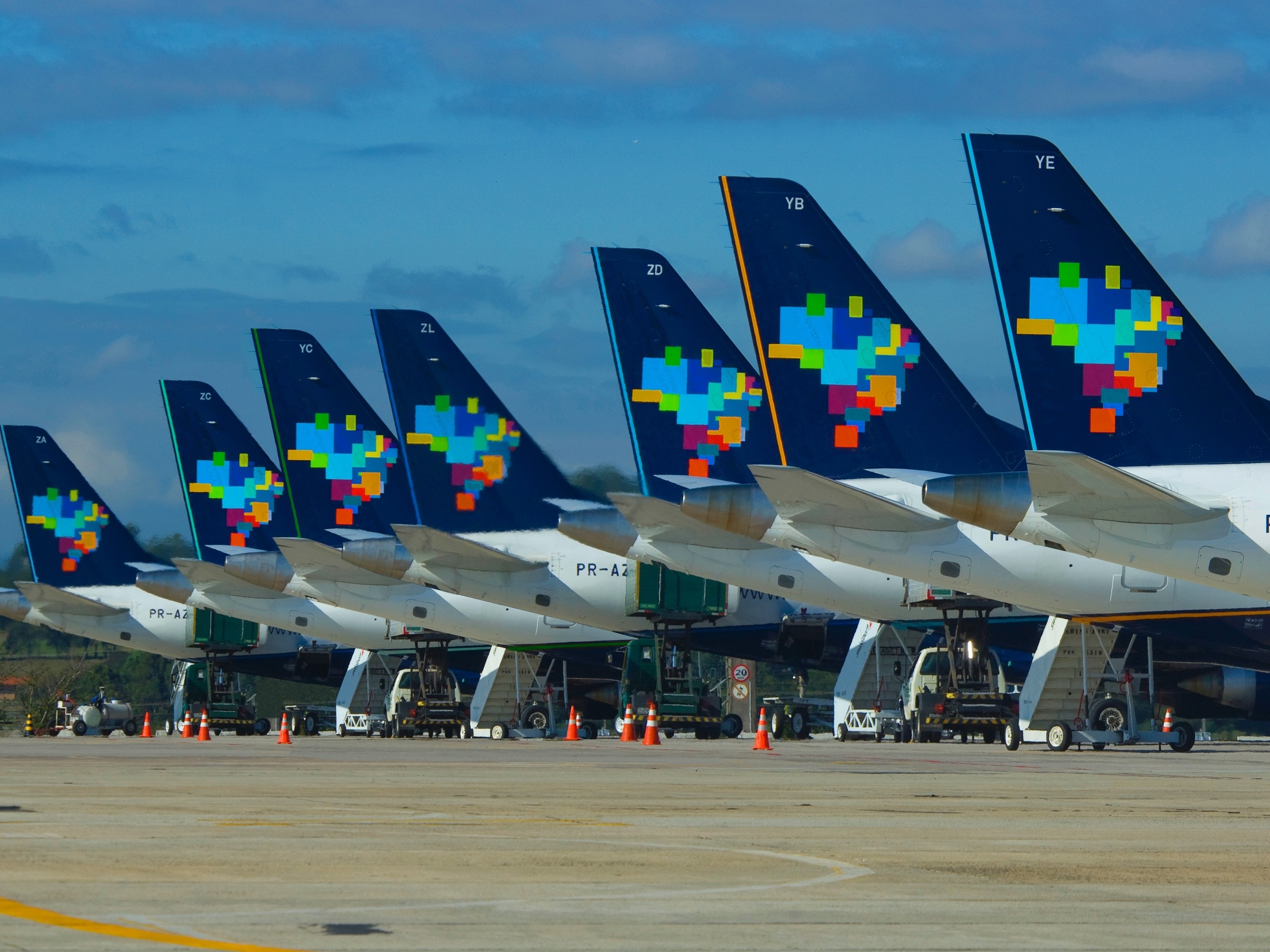 Aviões da companhia aérea Azul (Foto: Gianfranco Beting)